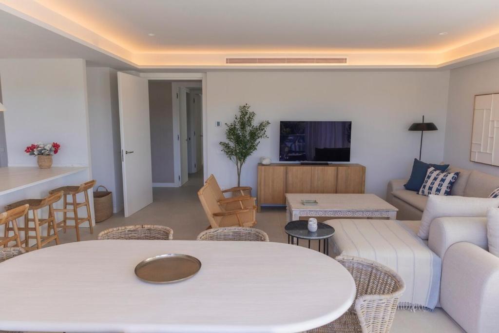 GINVA - Luxury Beachfront Apartment - 5