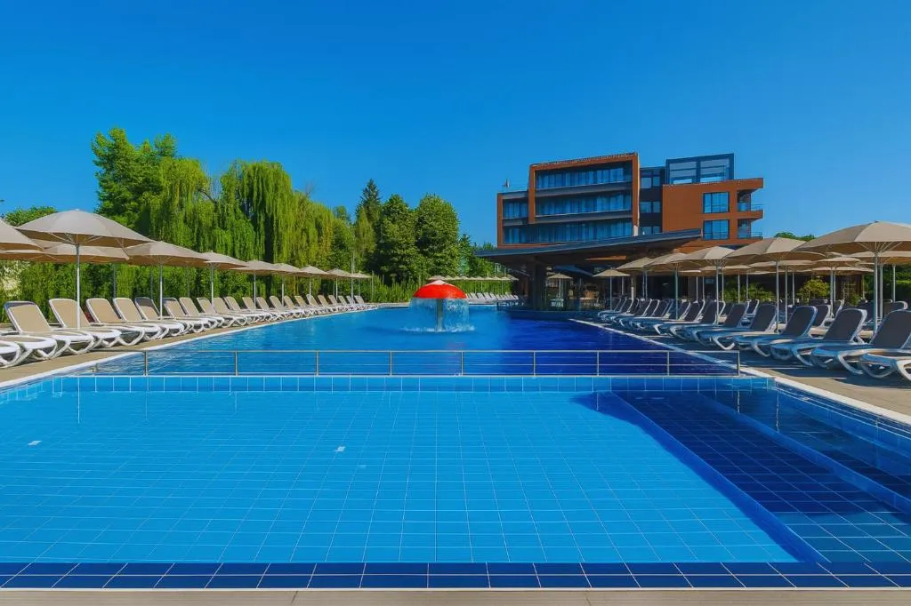 Regnum Banya Thermal Hotel，位于巴尼亚的酒店