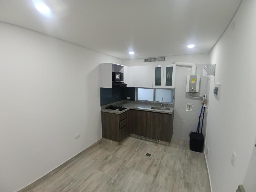 Apartaestudio amoblado, Edificio Avanzzare T2-704 - 4