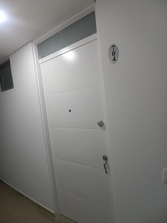 Apartaestudio amoblado, Edificio Avanzzare T2-704 - 5