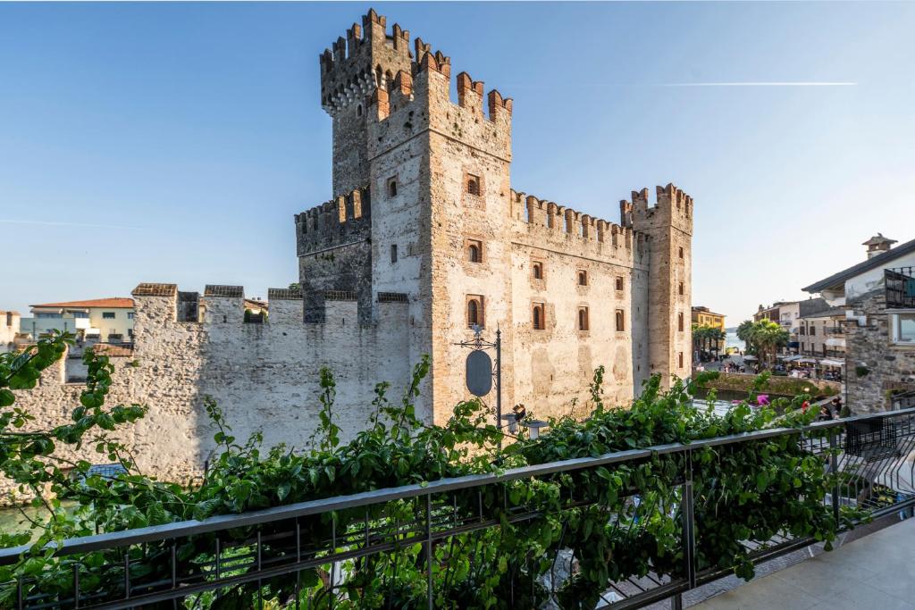 Syrmioncello - Castle Lounge - 3