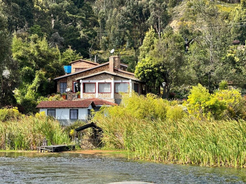 Lago de tota, TOTA PULCHRA - 2
