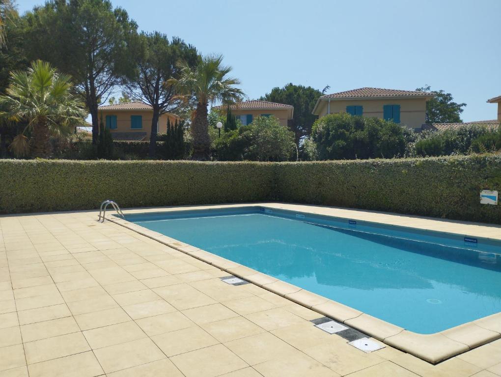 Résidence calme avec piscine - 2