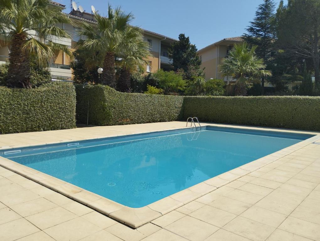 Résidence calme avec piscine - 3