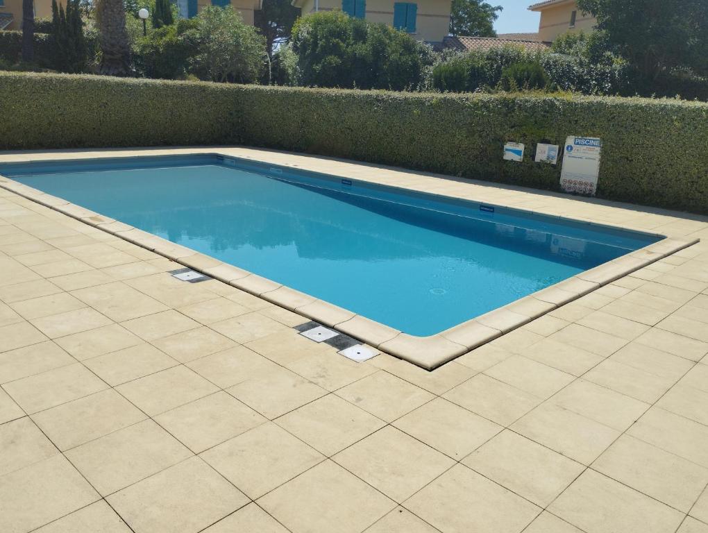 Résidence calme avec piscine - 4