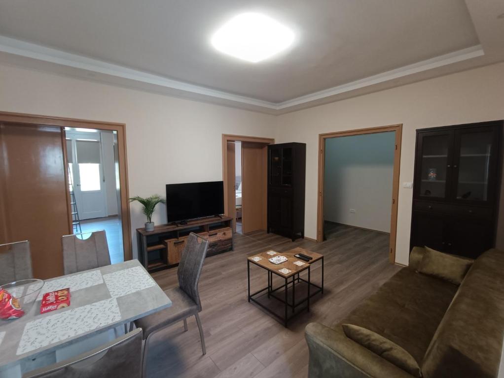 Fountain View Slavija Apartment - 4