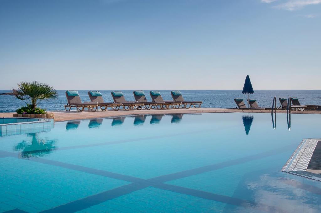 Pyrgos Beach Hotel Apartments photo