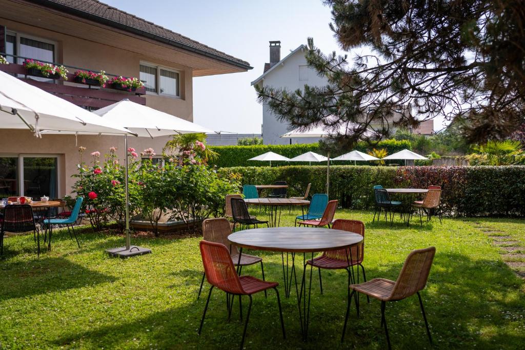 The Originals City, Hôtel L'Arc-En-Ciel, Thonon-les-Bains ガーデン