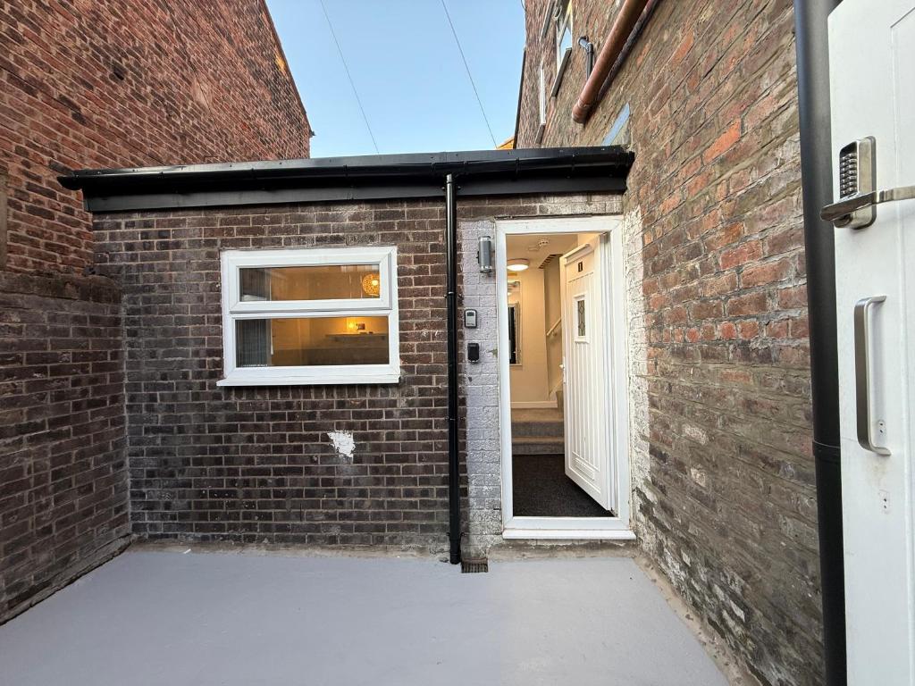 Anfield Courtyard Retreat