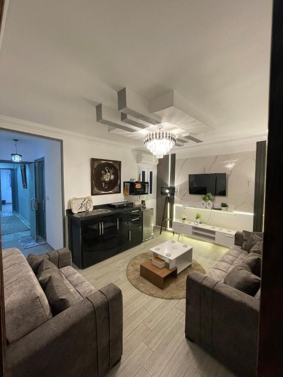 Pyramids Elsewedy home, Ghaţāţī