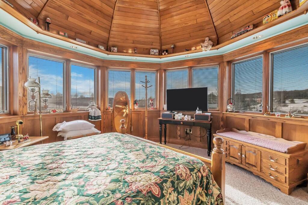 Clarks Summit Gem w/ Private Yard & Parking, Newton Center