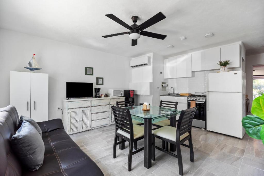 1BD Apartment with pool and beach access - 2