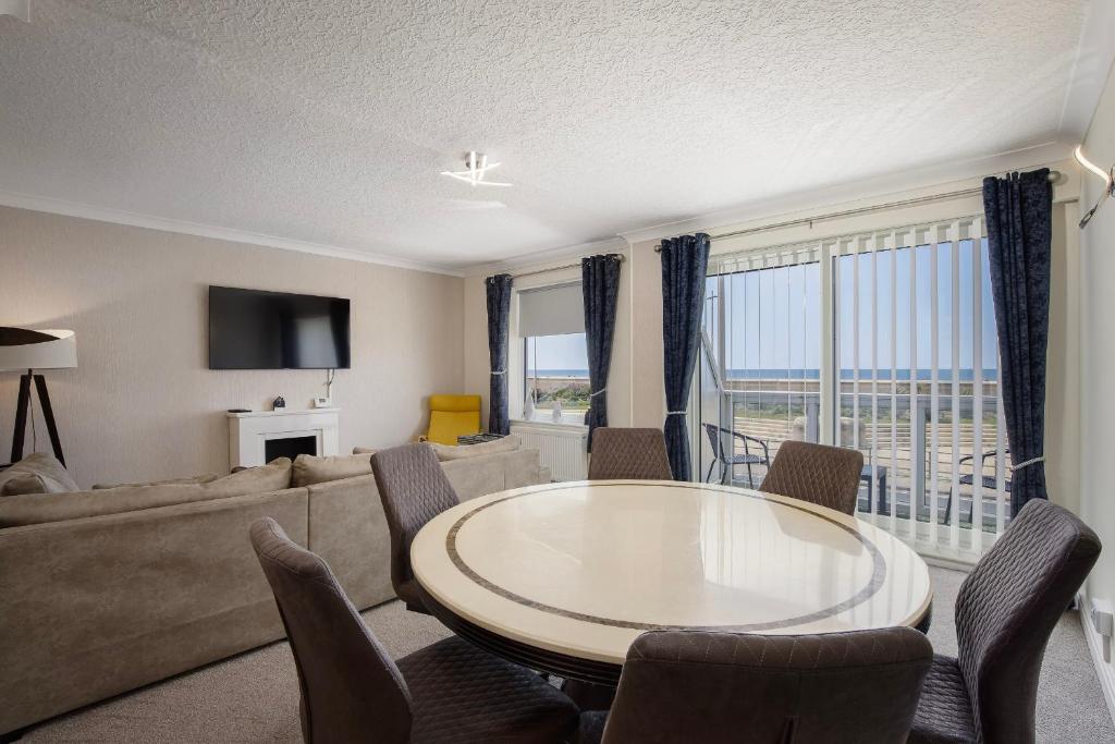 The Beachcomber - seafront, free parking, free wifi, Cleveleys