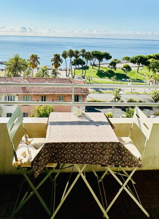Cote d’Azur Charm, Studio Apartment with panoramic seaview in Nice - 4