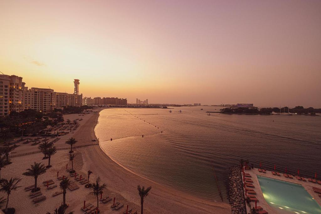 Unreal Patio Private beach Sea View 1BR, Dubai