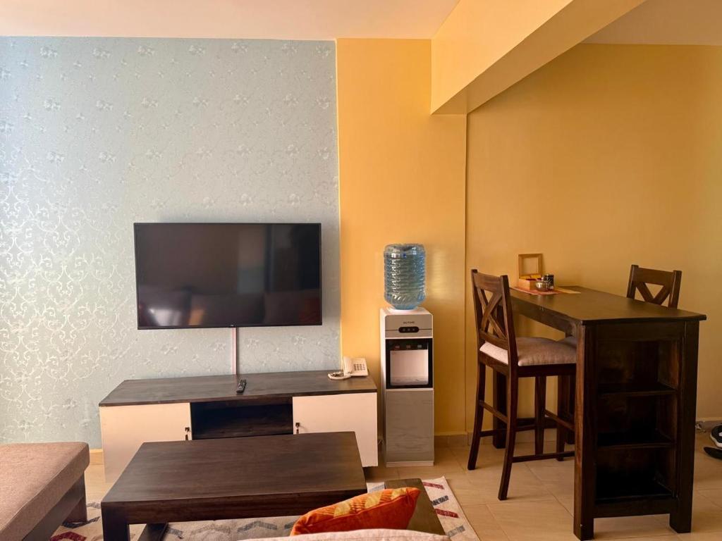 Deluxe studio with a balcony view overlooking the Nairobi town skyline, Nairobi