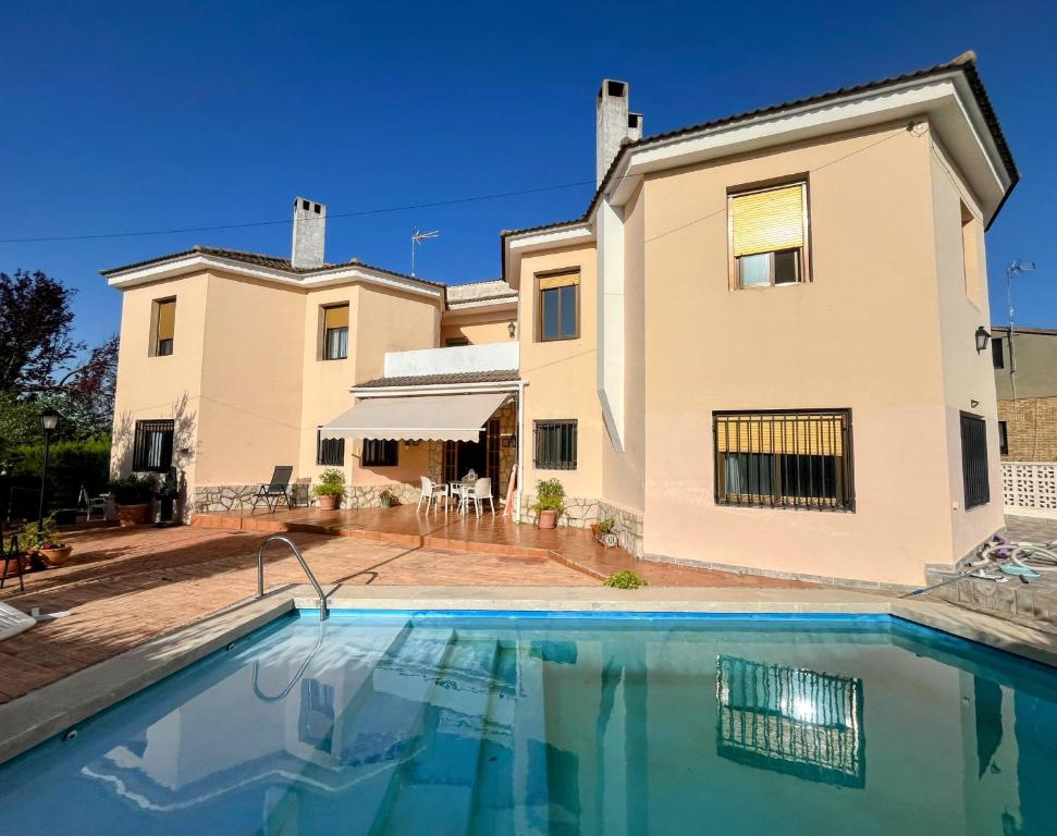 Villa Bobal, Requena