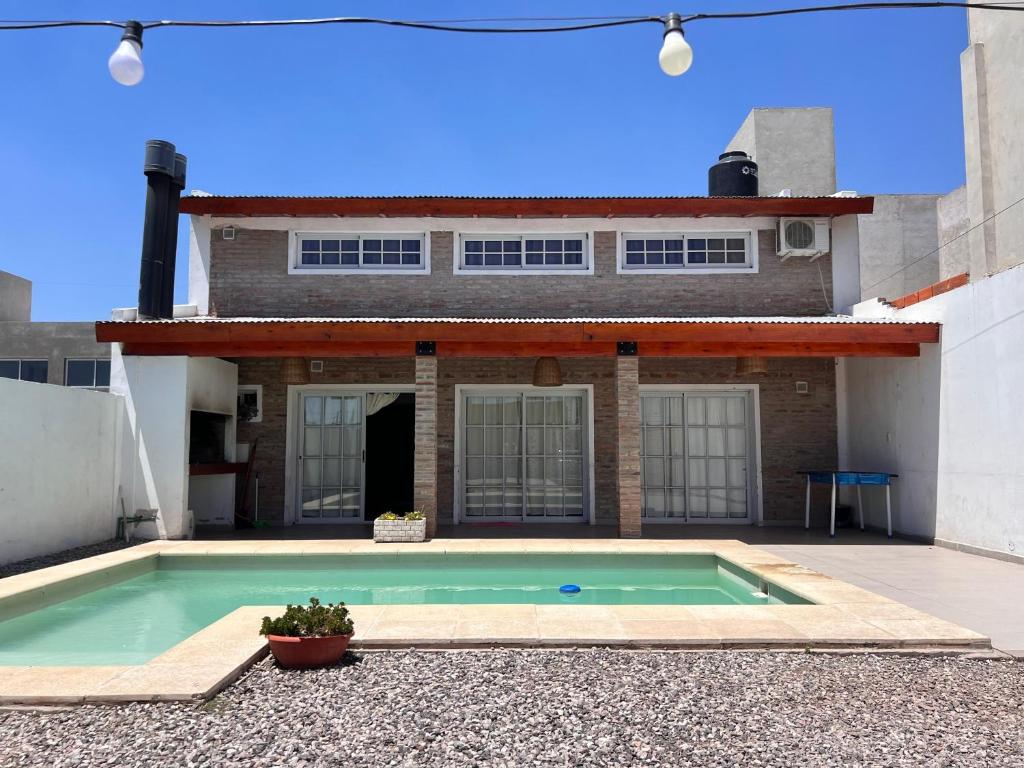 Casa quincho con Pileta - 1