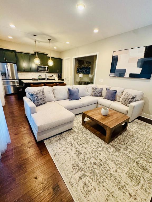 Bright & Spacious 5 min downtown, Atlanta