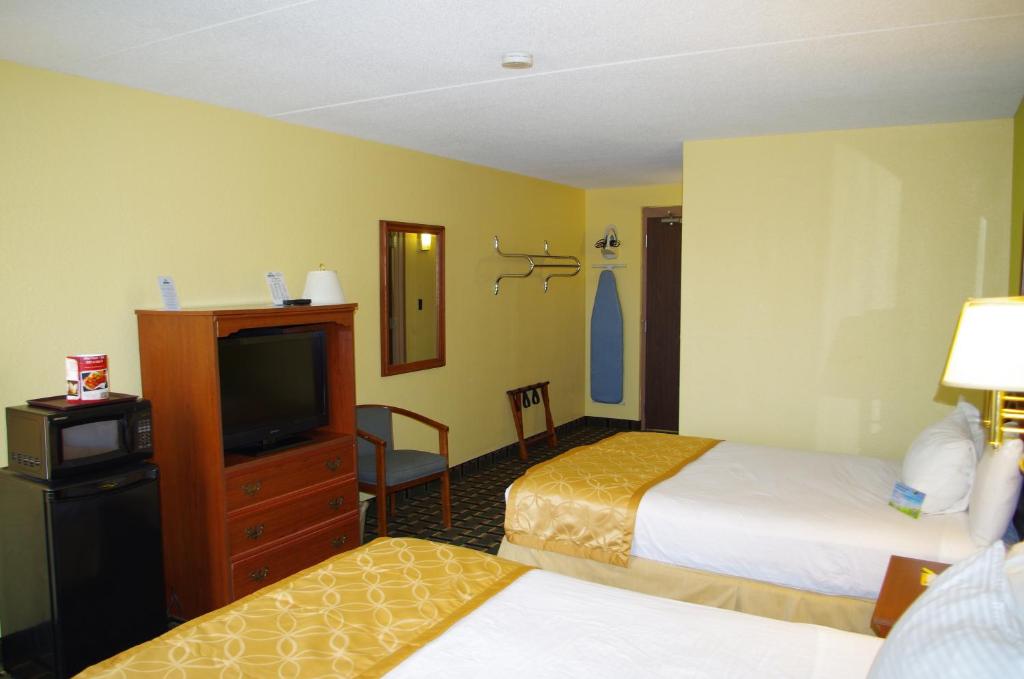 Days Hotel & Conference Center by Wyndham Danville photo