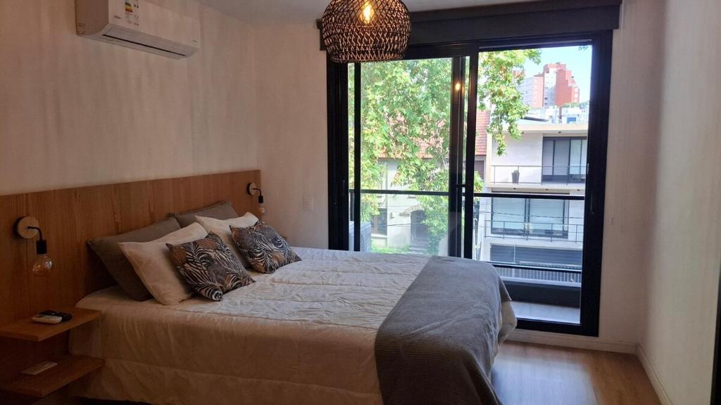 Alcauciles - Comfortable and bright, in front of the mall, Montevideo