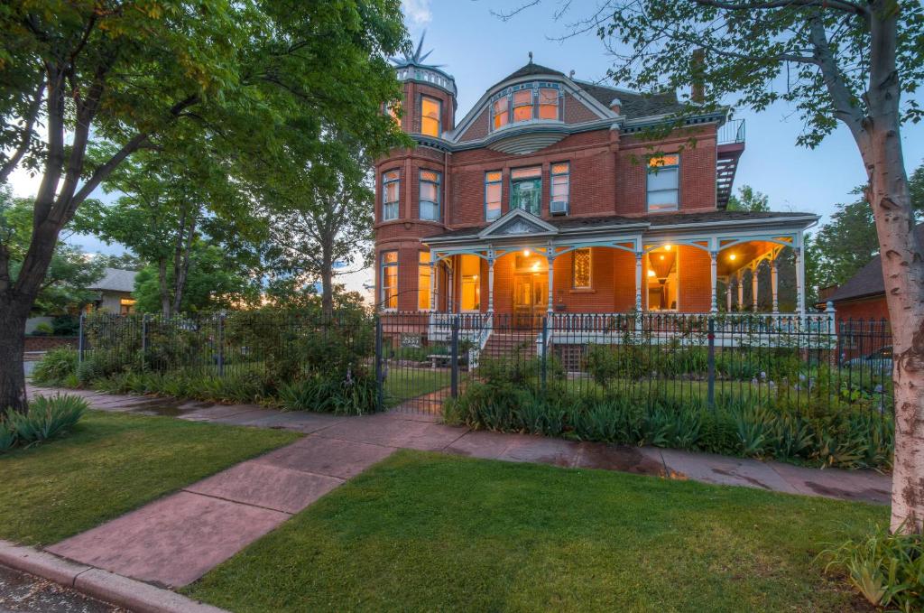 Lumber Baron Inn and Gardens