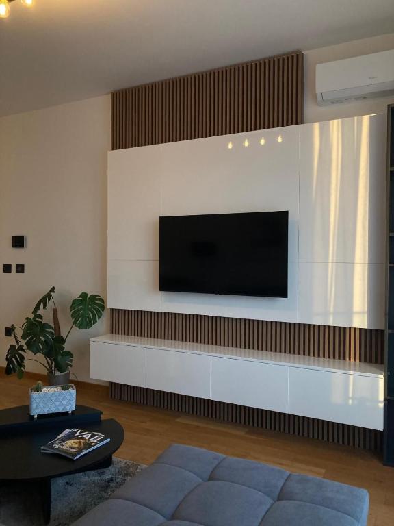 The Urban Sunset Apartment - 3