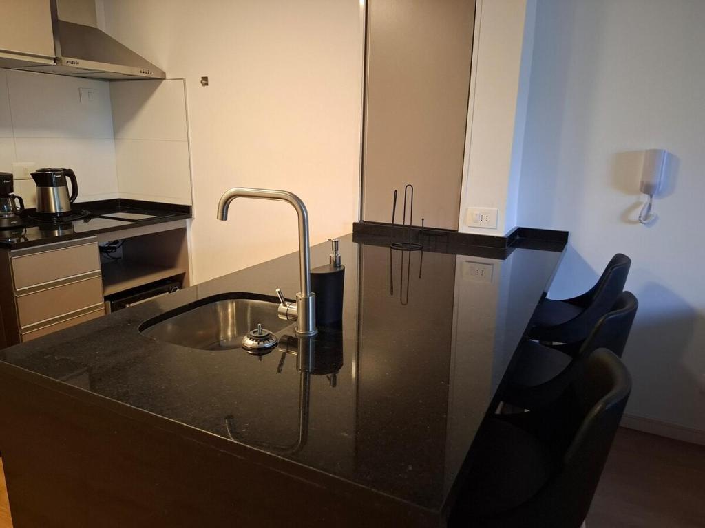 Perla - Studio in front of Shopping Mall - 3