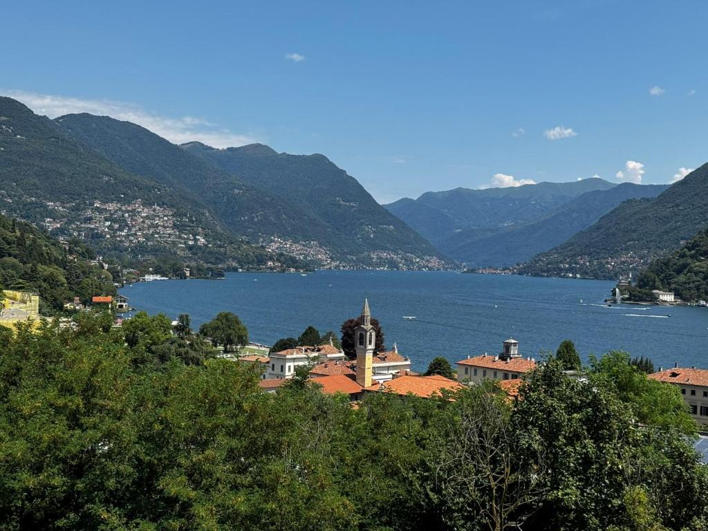 Lake Como and Hills View - 4