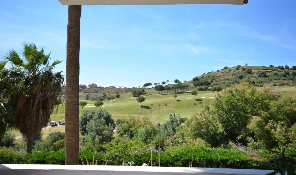 Luxury, renovated apartment with unobstructed views - 2
