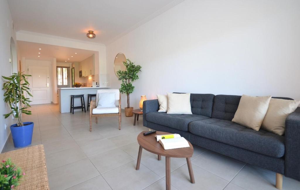 Luxury, renovated apartment with unobstructed views - 4