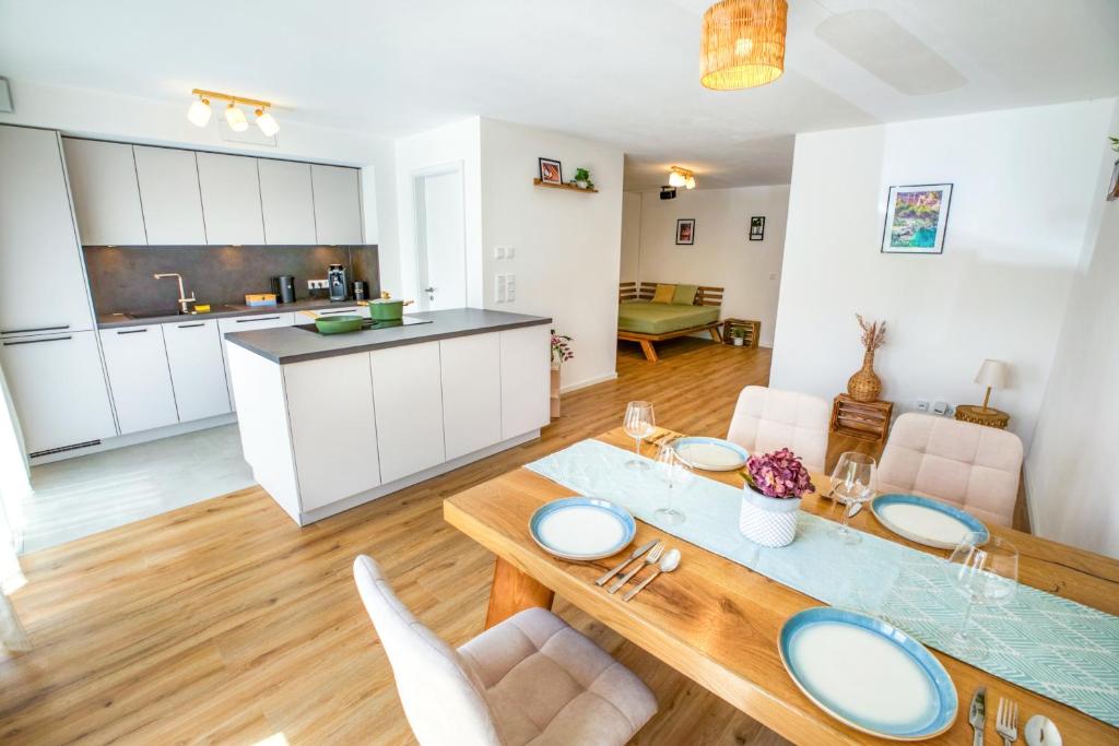 Stilvoll - Heimkino, Kochinsel, Parkplatz, Neubau & Mehr, Scheyern