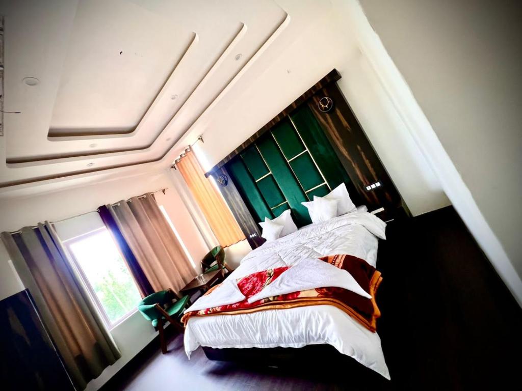 Gulmarg peak view resort, Gulmarg