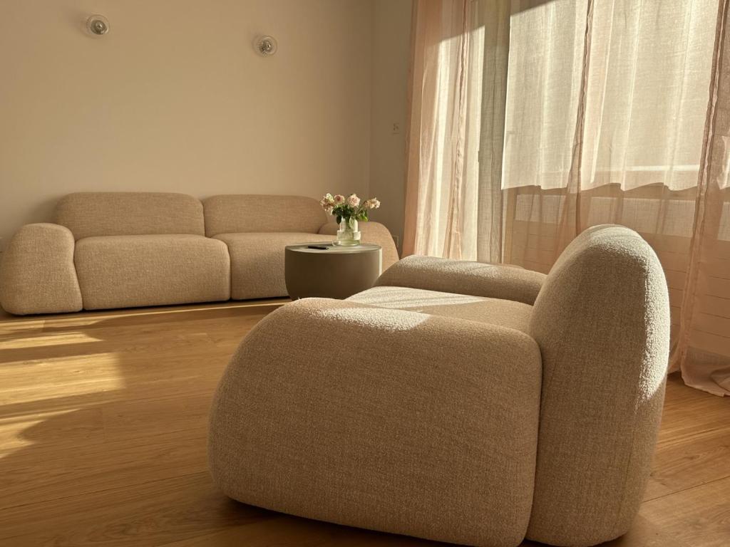 Luxury Lakefront Apartment - 4