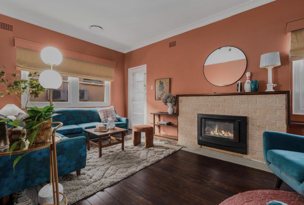 Ideal Location, 4 Beds, Mid-Century Home, Orange