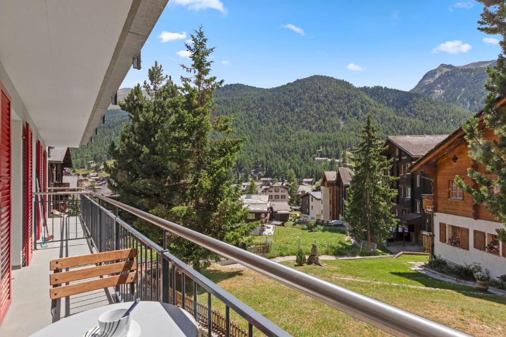 Zermatt, 4 pers, 3 lits - Balcon avec vue et petit jardin - 2