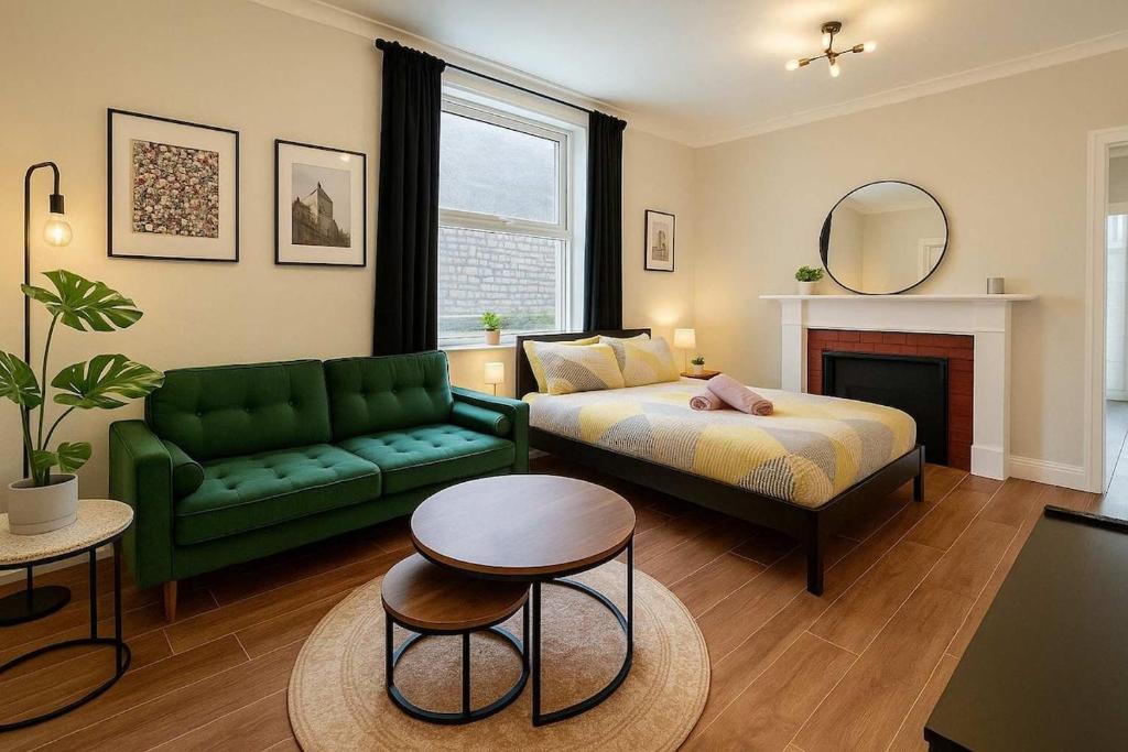 Central Studio Apartment for 2, Cardiff