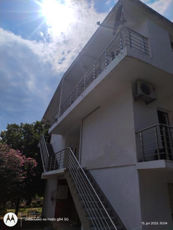 Apartman V,P, Sutomore