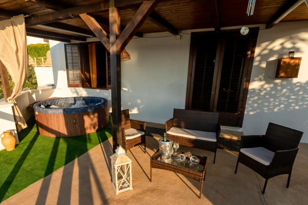 Baia Marina Suite with private jacuzzi - 3