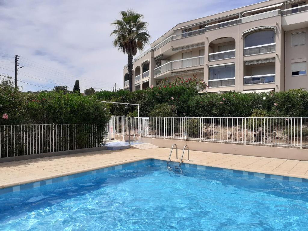 T2 Bord de mer avec jardin et piscine - 3
