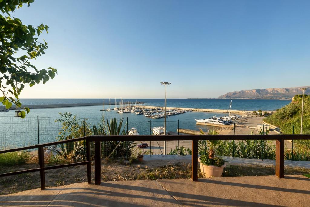 Baia Marina Suite with private jacuzzi - 4