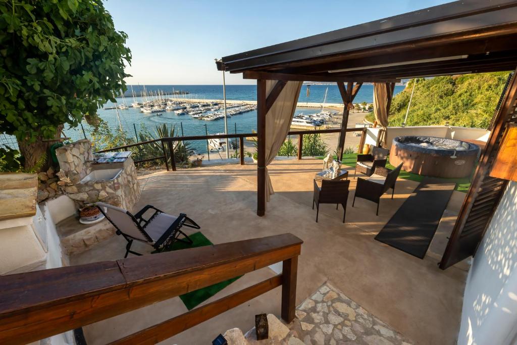 Baia Marina Suite with private jacuzzi - 1