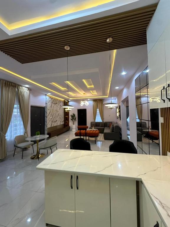 OTamazingapartment, Akobo