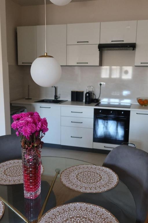 Apartment 82 Central Point - 5