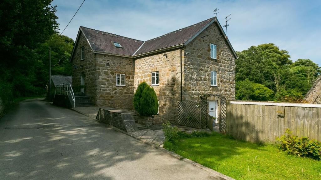 Felin Hen, Menai Bridge