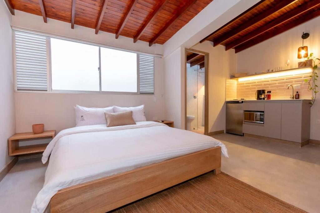 Laureles Apt-Smart locks-Excellent Location-AC - 2