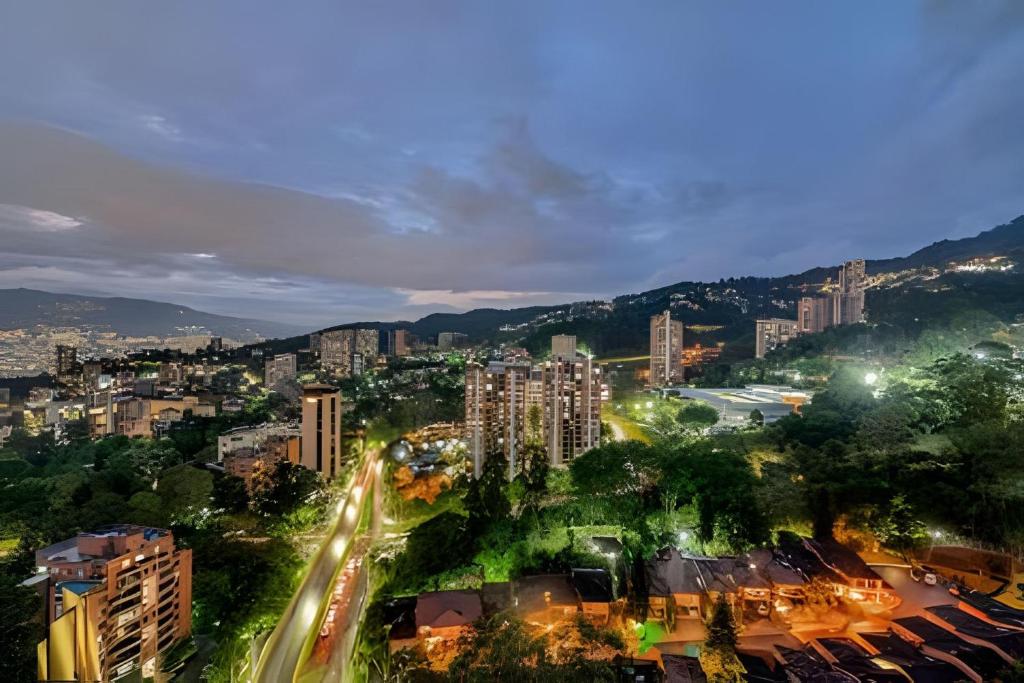 Urban 2205 - Serenity & fitness. Apt w pool/gym - 2