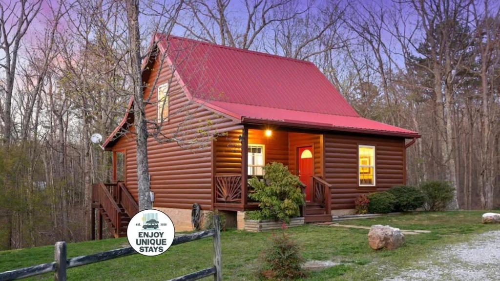 The Loose Moose with a private hot tub, Rising Fawn