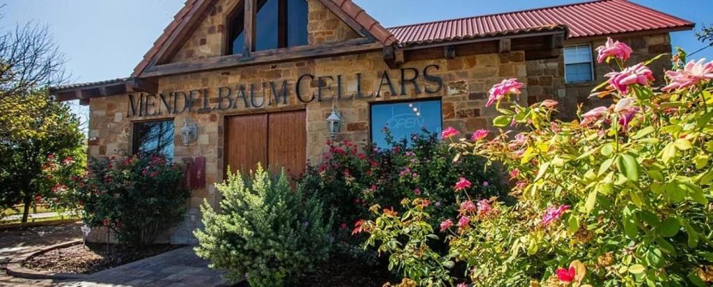 Mendelbaum - Loft West, Fredericksburg