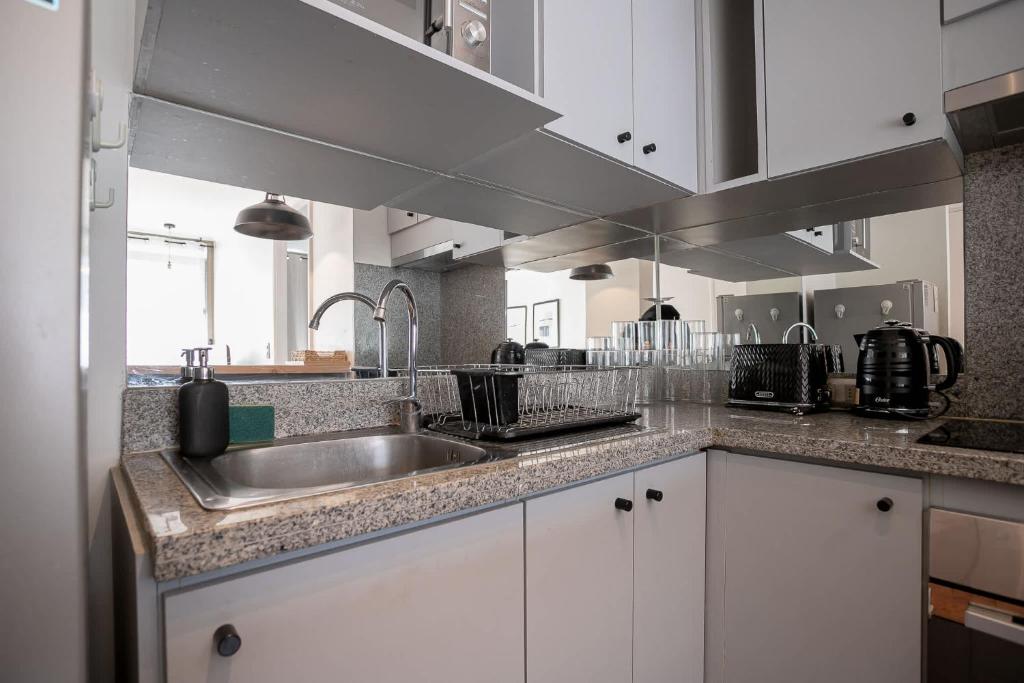 Live Providencia from your cozy home - 3